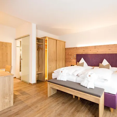 Готель Garni Schellenberg 4*