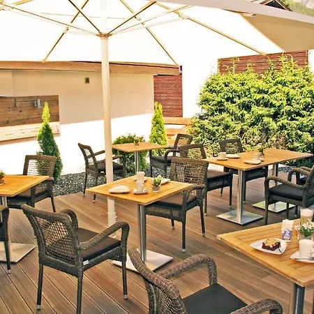 Готель Garni Schellenberg 4*